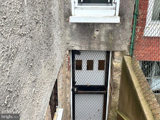 2586 EDMONDSON, Baltimore, MD 21223