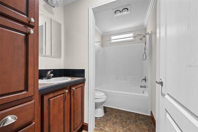 240 SWAN LAKE DRIVE, Melrose, FL 32666