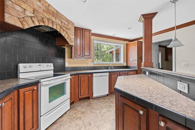 240 SWAN LAKE DRIVE, Melrose, FL 32666