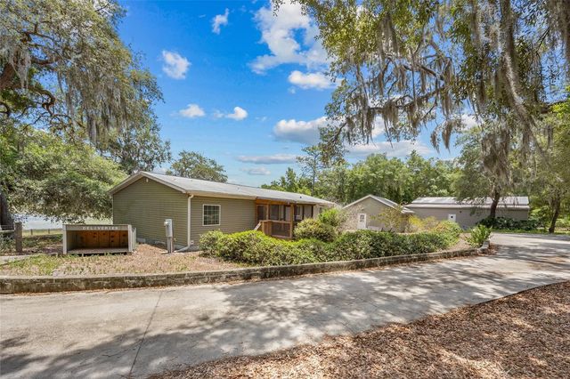240 SWAN LAKE DRIVE, Melrose, FL 32666