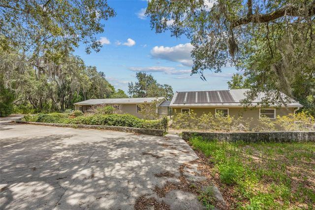240 SWAN LAKE DRIVE, Melrose, FL 32666