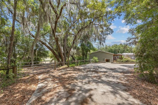 240 SWAN LAKE DRIVE, Melrose, FL 32666