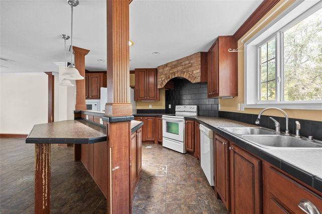 240 SWAN LAKE DRIVE, Melrose, FL 32666