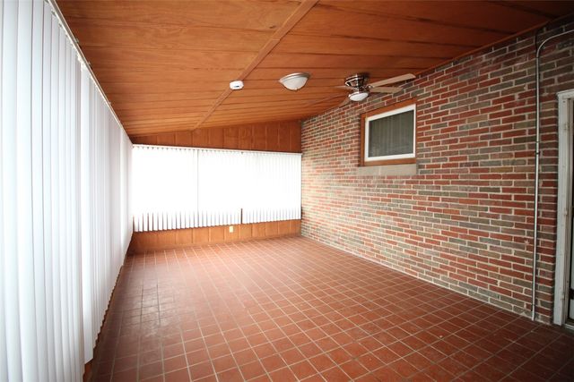 1421 1st Ave SW, Cedar Rapids, IA 52404