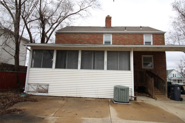 1421 1st Ave SW, Cedar Rapids, IA 52404