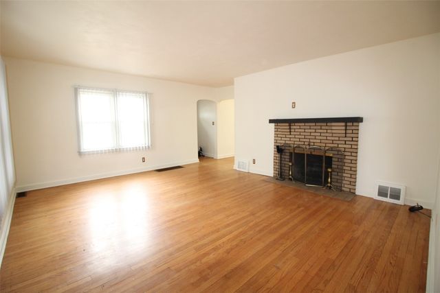 1421 1st Ave SW, Cedar Rapids, IA 52404