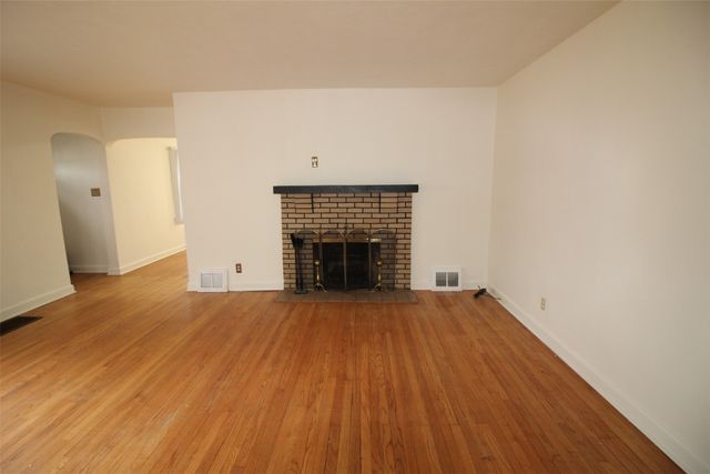 1421 1st Ave SW, Cedar Rapids, IA 52404