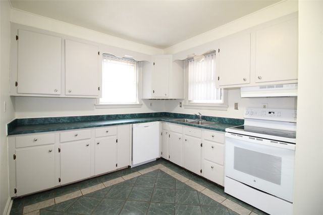 1421 1st Ave SW, Cedar Rapids, IA 52404