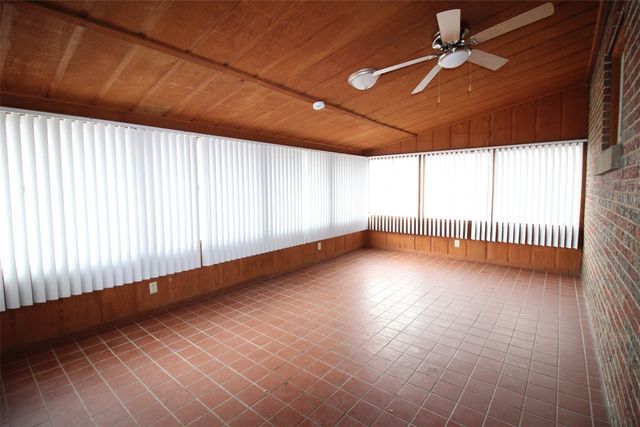 1421 1st Ave SW, Cedar Rapids, IA 52404