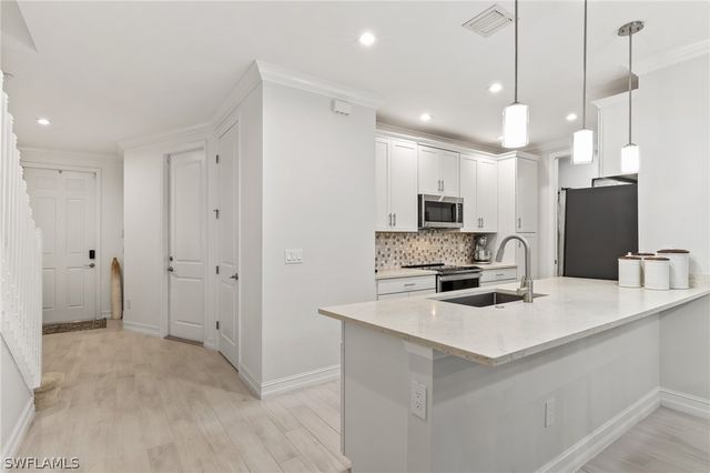 7344 Rockefeller DR, Naples, FL 34119