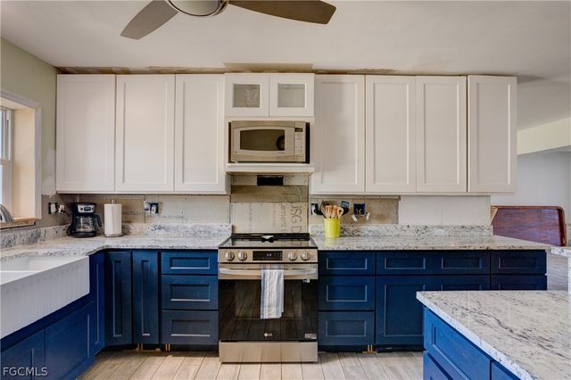 1280 Sunrise DR, North Fort Myers, FL 33917