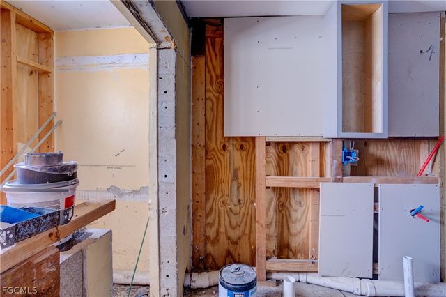 1280 Sunrise DR, North Fort Myers, FL 33917