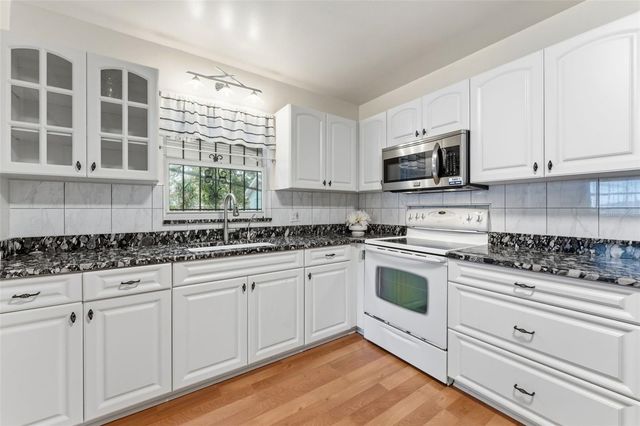 2711 W HEITER STREET, Tampa, FL 33607