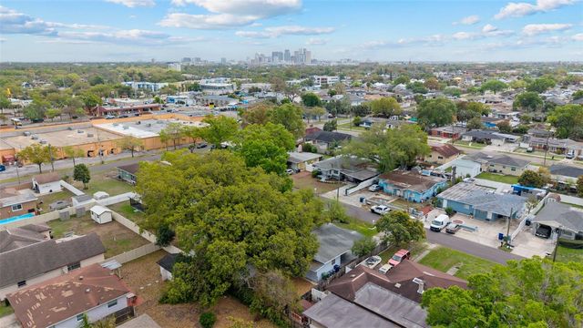 2711 W HEITER STREET, Tampa, FL 33607