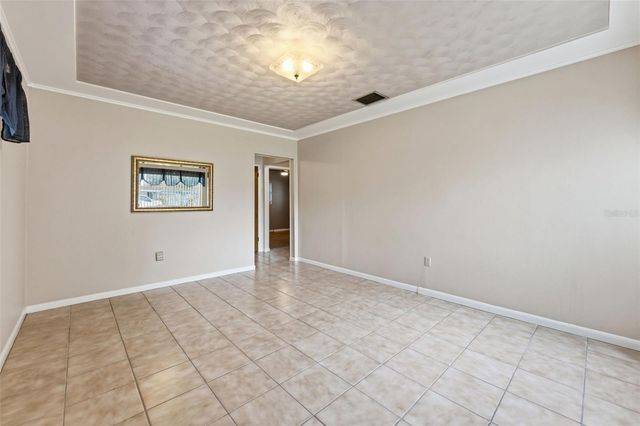 2711 W HEITER STREET, Tampa, FL 33607