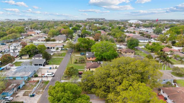 2711 W HEITER STREET, Tampa, FL 33607