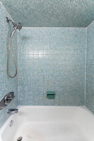 2711 W HEITER STREET, Tampa, FL 33607