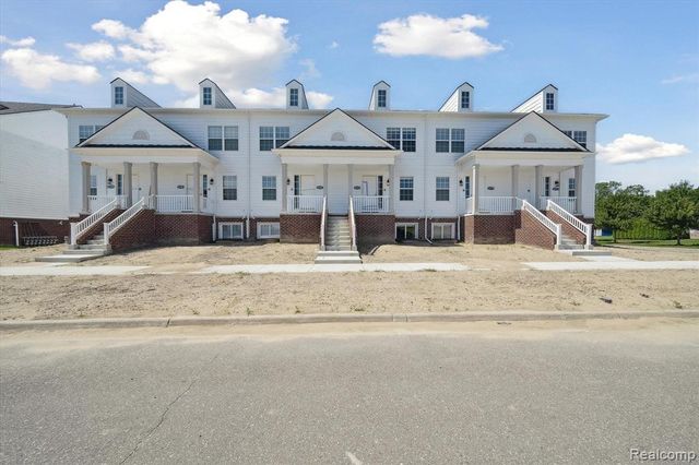 53761 Champlain Street, Macomb, MI 48042