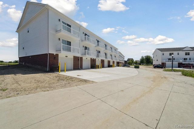 53761 Champlain Street, Macomb, MI 48042