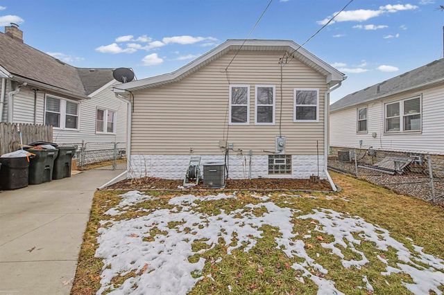 22607 Maxine Street, St Clair Shores, MI 48080