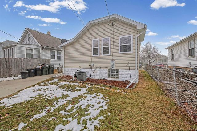 22607 Maxine Street, St Clair Shores, MI 48080