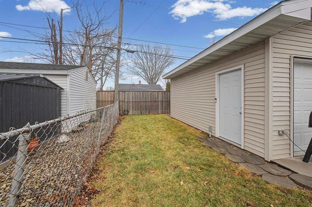 22607 Maxine Street, St Clair Shores, MI 48080