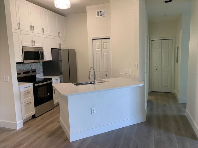 5152 NORTHRIDGE ROAD 302, Sarasota, FL 34238