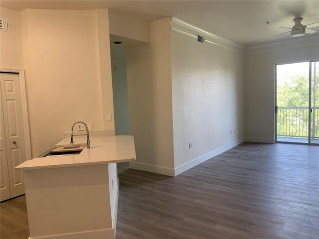 5152 NORTHRIDGE ROAD 302, Sarasota, FL 34238