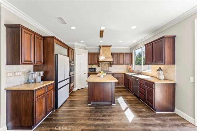 51 Rolling Ridge, Rancho Santa Margarita, CA 92688