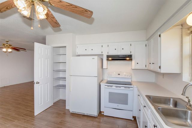 4809 39th Street, Dickinson, TX 77539