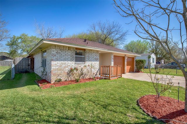 4809 39th Street, Dickinson, TX 77539