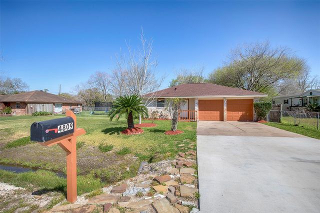 4809 39th Street, Dickinson, TX 77539