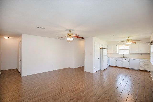 4809 39th Street, Dickinson, TX 77539