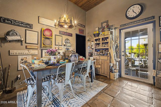 2027 E CIRCLE MOUNTAIN Road, New River, AZ 85087