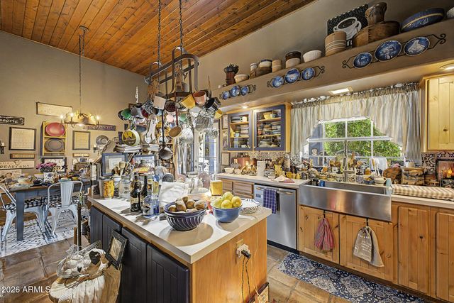 2027 E CIRCLE MOUNTAIN Road, New River, AZ 85087