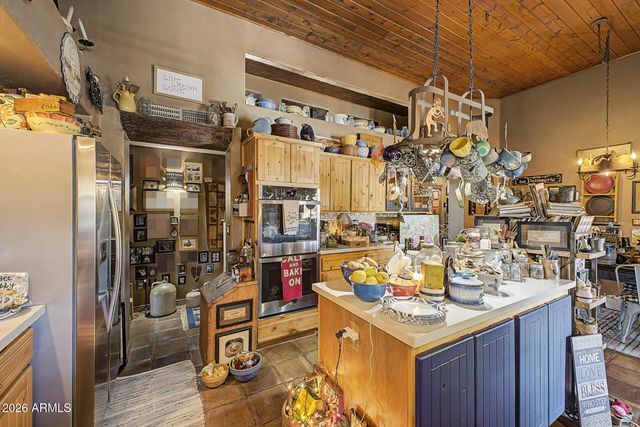 2027 E CIRCLE MOUNTAIN Road, New River, AZ 85087