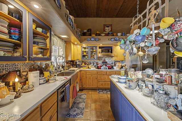 2027 E CIRCLE MOUNTAIN Road, New River, AZ 85087