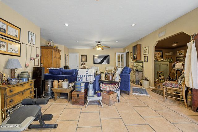 2027 E CIRCLE MOUNTAIN Road, New River, AZ 85087