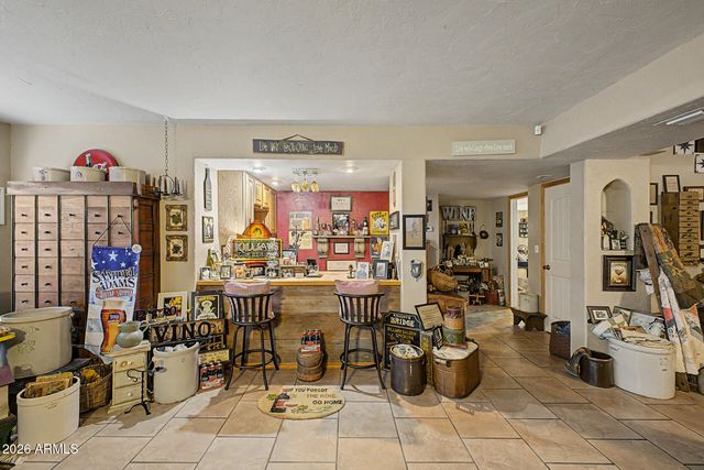 2027 E CIRCLE MOUNTAIN Road, New River, AZ 85087