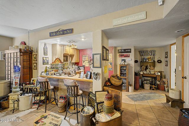 2027 E CIRCLE MOUNTAIN Road, New River, AZ 85087