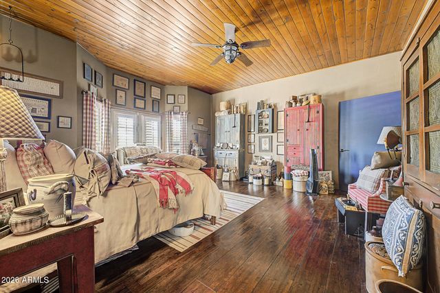 2027 E CIRCLE MOUNTAIN Road, New River, AZ 85087