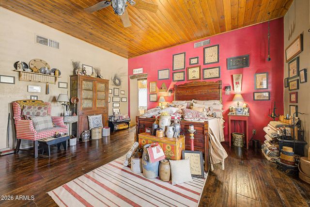 2027 E CIRCLE MOUNTAIN Road, New River, AZ 85087