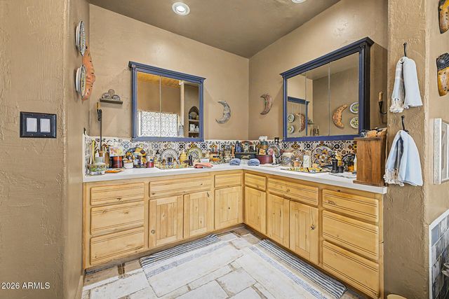 2027 E CIRCLE MOUNTAIN Road, New River, AZ 85087