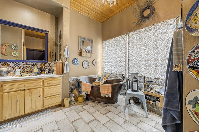 2027 E CIRCLE MOUNTAIN Road, New River, AZ 85087