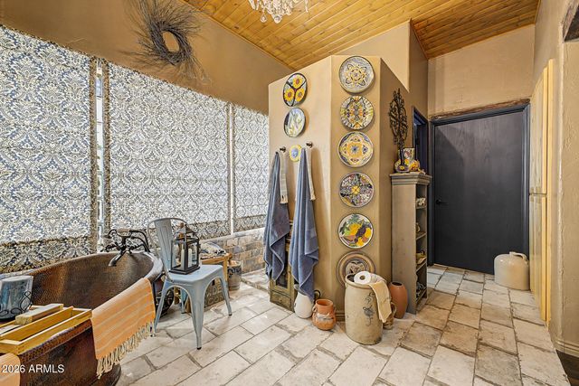 2027 E CIRCLE MOUNTAIN Road, New River, AZ 85087