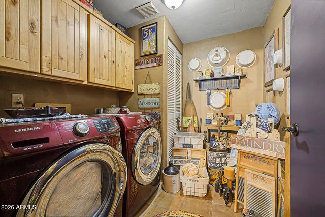 2027 E CIRCLE MOUNTAIN Road, New River, AZ 85087