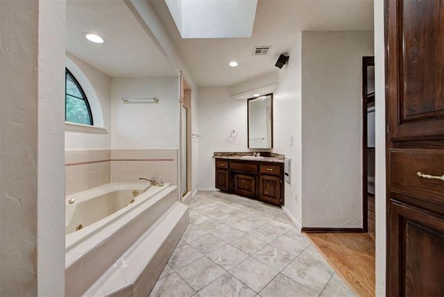1116 Fountain Gate Court, Norman, OK 73072