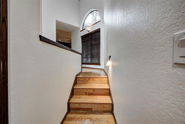 1116 Fountain Gate Court, Norman, OK 73072