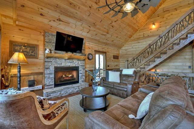 136 Oasis Drive, Blue Ridge, GA 30513