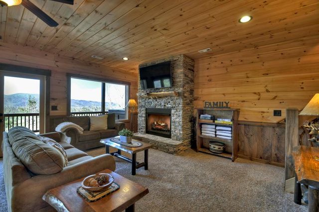 136 Oasis Drive, Blue Ridge, GA 30513